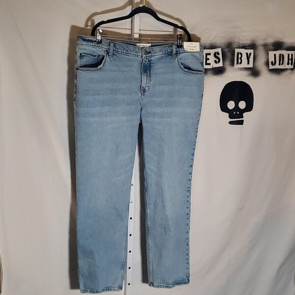 Abercrombie & Fitch The Straight Mid Rise Light Wash Jeans NWT Size 35/20R - Picture 4 of 16